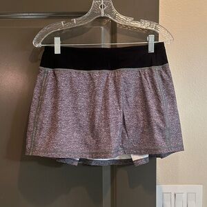 Lululemon skirt Women's Heathered Gray with black skirt